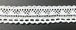Fine English lace 10mm wide - ecru