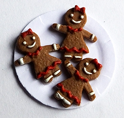 Gingerbread girls on paper plate